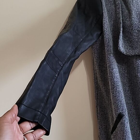KIIND OF Gray  Women's Jacket with Faux Leather Sleeve Sz Medium - Picture 5 of 9